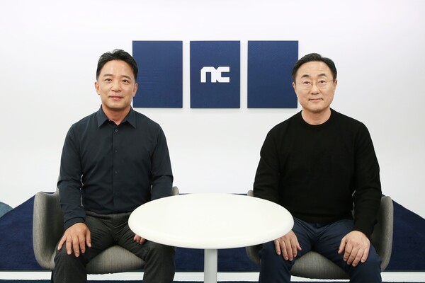 김택진 대표(왼쪽)와 박병무 대표 내정자. 사진제공=엔씨소프트